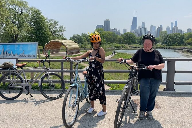 2 Hour Chicago Landmarks & Lakefront E-Bike Tour - Buckingham Fountain and the Open Parkland