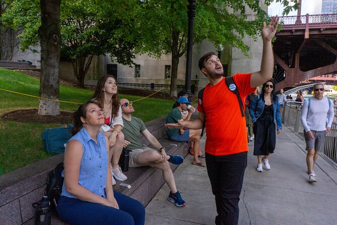 Architecture & History Guided Tour along the Chicago Riverwalk - Water, media, and luxury architecture along the route