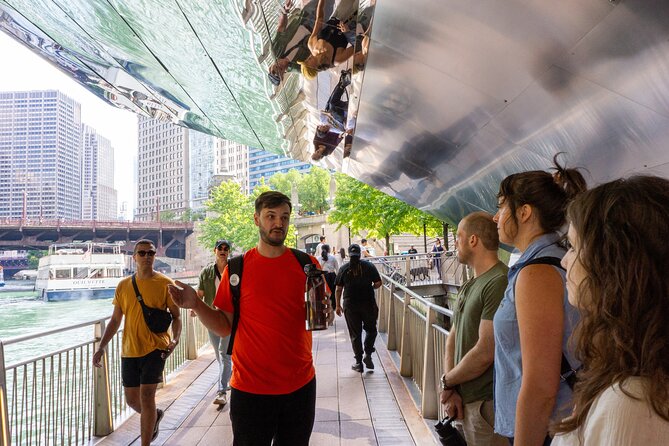 Architecture & History Guided Tour along the Chicago Riverwalk - The river returns as the main character