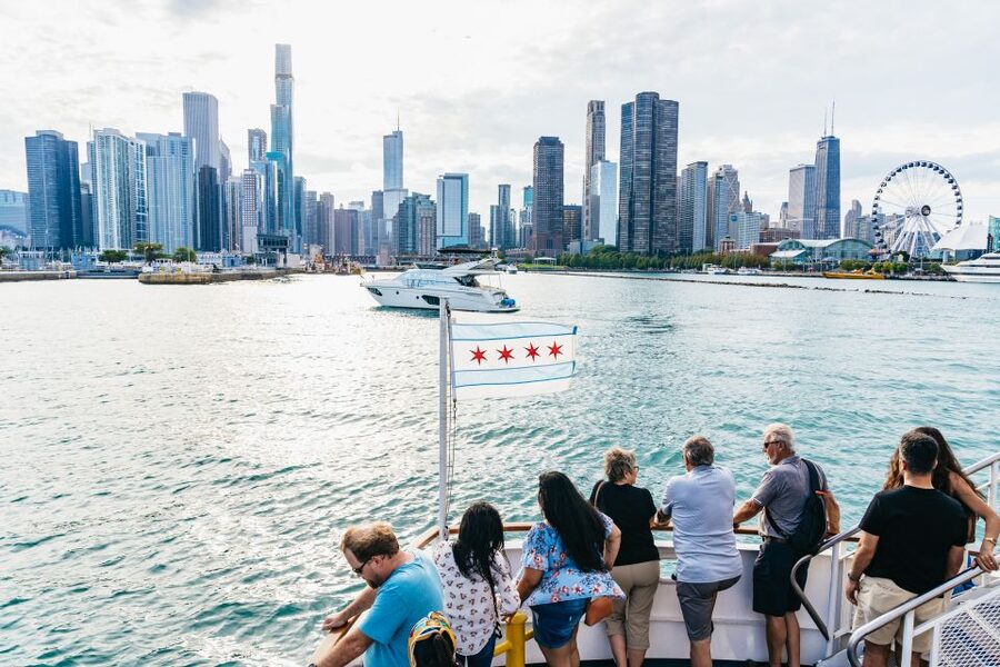 Chicago: 1.5-Hour Lake and River Architecture Cruise - From Michigan Avenue to the river canyon