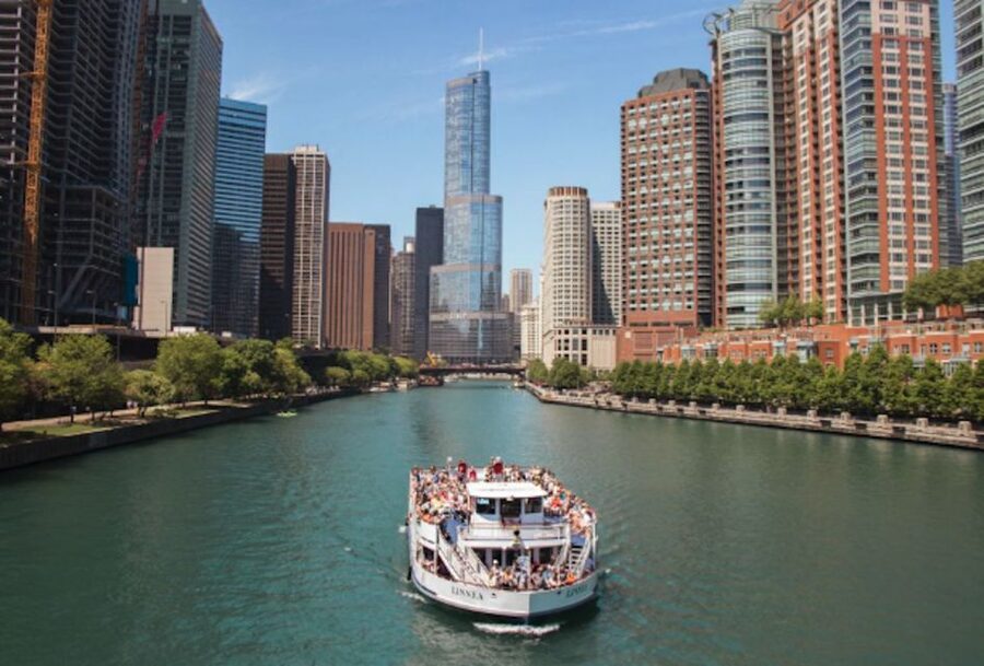 Chicago: 1.5-Hour Lake and River Architecture Cruise - Passing through the Chicago Lock