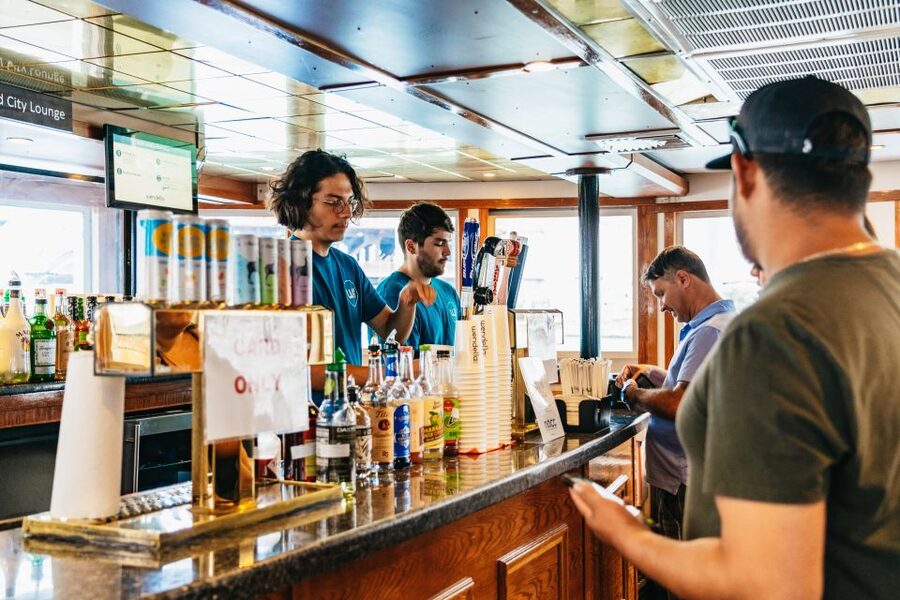 Chicago: 1.5-Hour Lake and River Architecture Cruise - Choosing the right seat on board
