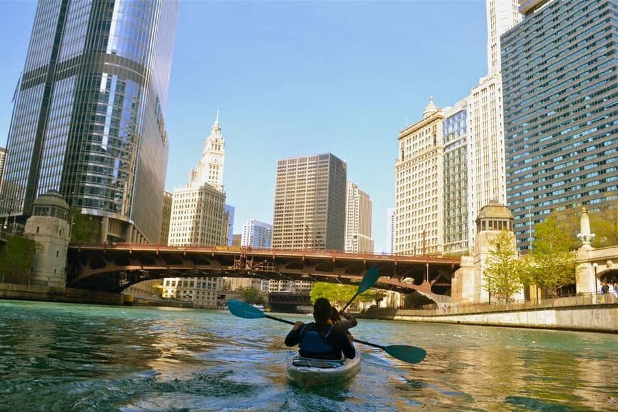 Chicago: 2-Hour Downtown Kayak Rental - Launching into the downtown canyon