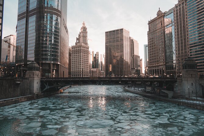 Chicago 4-Hour Sightseeing Transfer by Luxury Private Sedan - Who will appreciate this private sedan