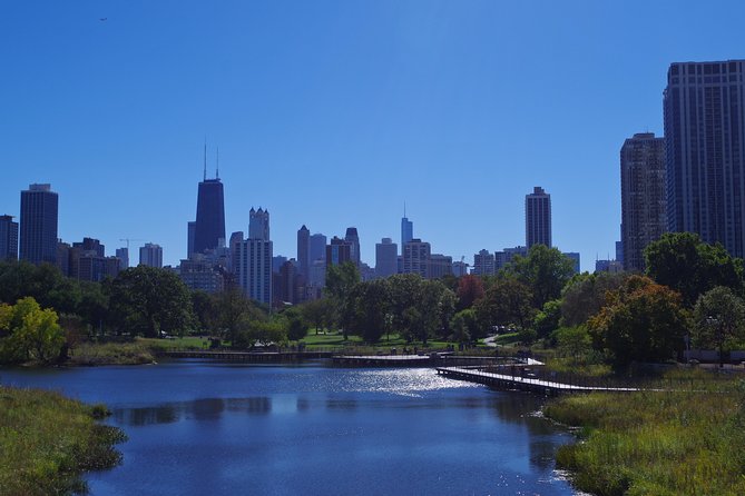 Chicago Amazing Lakefront Bike Tour - Starting at Millennium Park and Grant Park