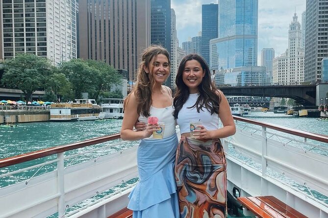 Chicago Architectural River Cruise - Free drinks, paid cocktails, and comfort on board