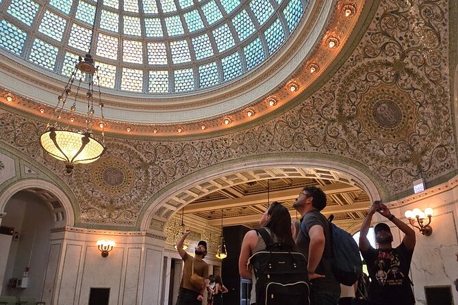 Chicago Architecture and True Crime Tour - Starting inside the Palmer House Hilton