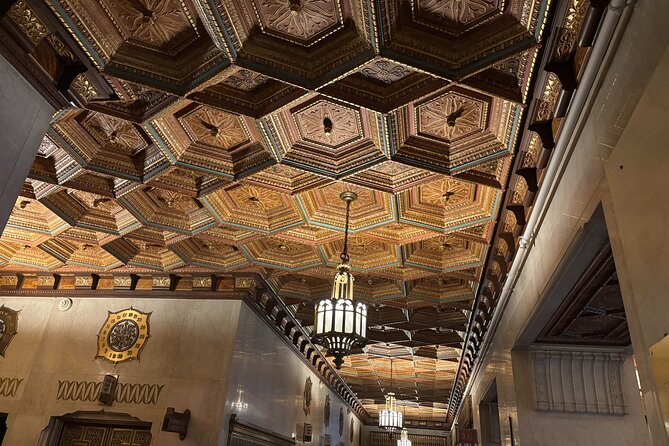 Chicago Architecture and True Crime Tour - Walking through the Loop’s buildings and dark stories
