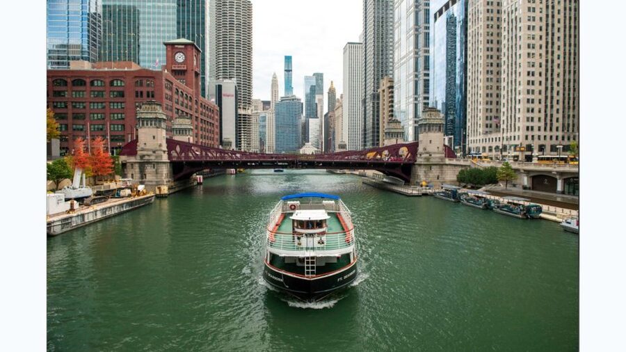 Chicago: Architecture Boat Tour with Drinks - Boarding at Ogden Slip