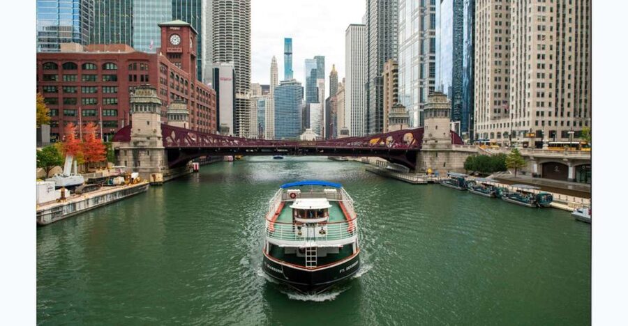 Chicago: Architecture Boat Tour with Drinks - What you see from the boat