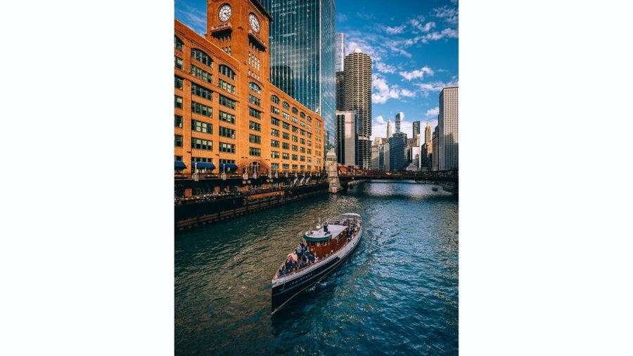 Chicago: Architecture Boat Tour with Drinks - Booking and timing tips