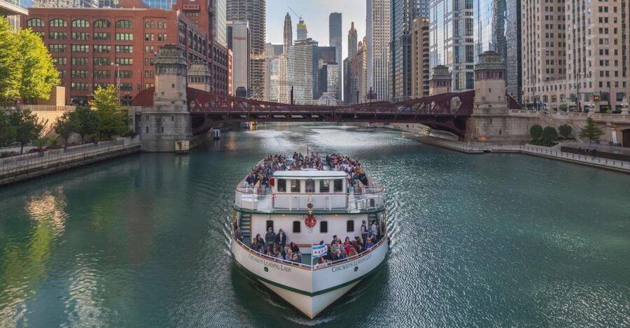 Chicago: Architecture Center Cruise on Chicago's First Lady - The first minutes on Chicago’s First Lady