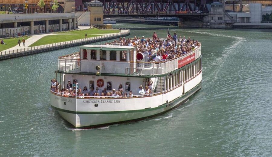 Chicago: Architecture Center Cruise on Chicago's First Lady - What the 90-minute route feels like