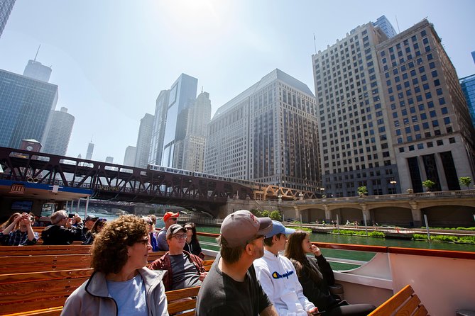 Chicago Architecture River Cruise - Wave-Like Balconies and Modern Chicago