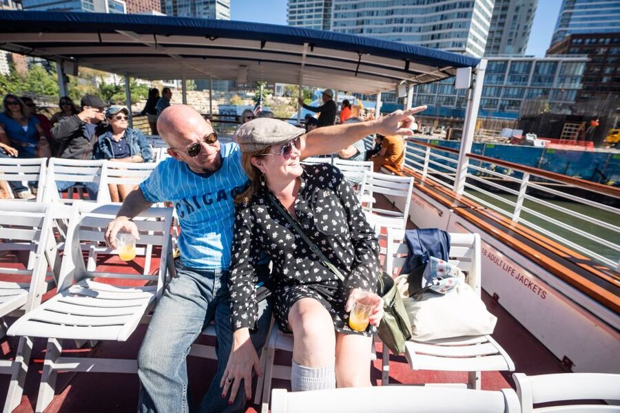 Chicago: Architecture River Cruise Skip-the-Ticket Line - The best parts of the architecture commentary