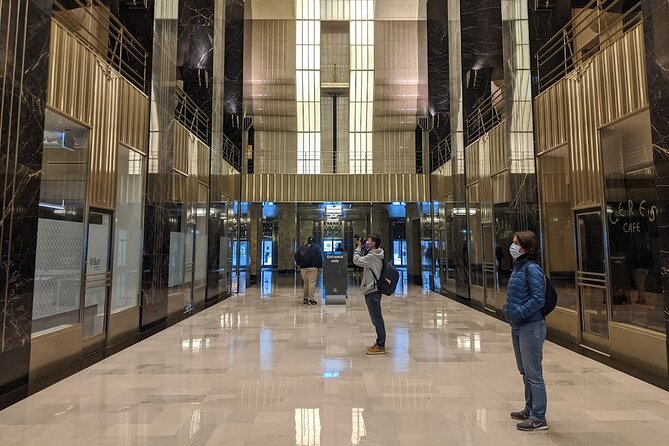 Chicago Architecture Walking Tour: Incredible Art Deco Interiors - Moving between exterior landmarks and interior details