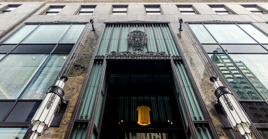 Chicago: Art Deco Skyscrapers Walking Tour - The Carbide and Carbon Building, dark glamour on Michigan Avenue