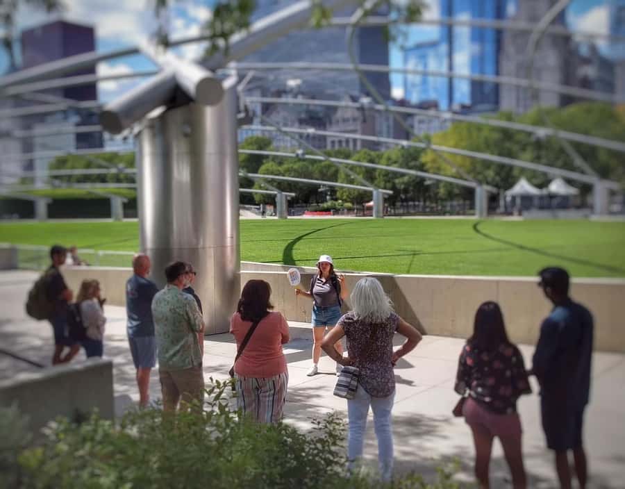 Chicago: Best of Attractions Walking Tour +Bike/Kayak Rental - Chicago Riverwalk and the Wrigley Building