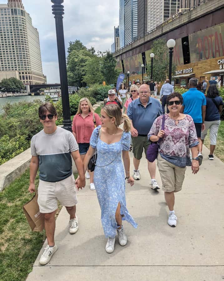 Chicago: Best of Attractions Walking Tour +Bike/Kayak Rental - Palmer House and the Chicago Loop