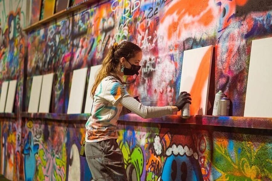 Chicago: BYOB Spray Paint and Sip Workshop - Who will get the most from this activity?