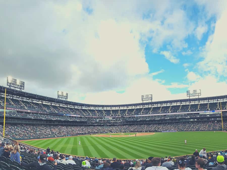 Chicago: Chicago White Sox Baseball Game Ticket - Getting to your seat at Guaranteed Rate Field