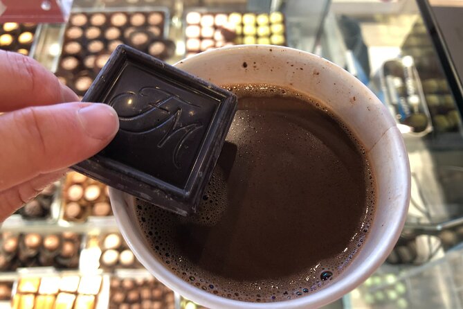 Chicago Chocolate Tour - Walking through the Loop and into River North