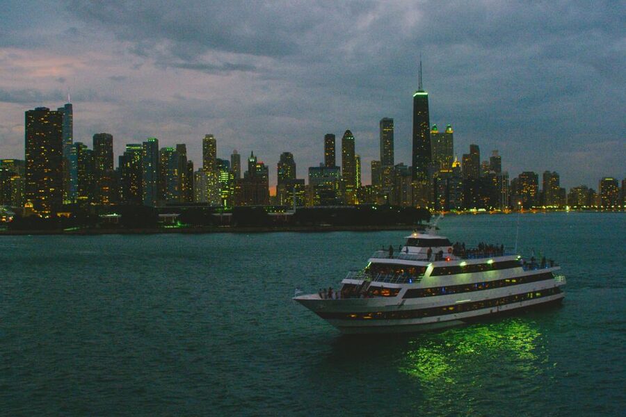 Chicago: Christmas Eve Lake Michigan Gourmet Dinner Cruise - Key points to know before booking