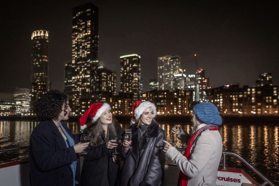 Chicago: Christmas Eve Lake Michigan Gourmet Dinner Cruise - Boarding at Navy Pier for a night on Lake Michigan