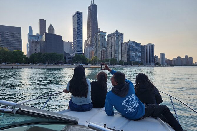 Chicago City Boat Tours - Why Chicago looks better from a private boat