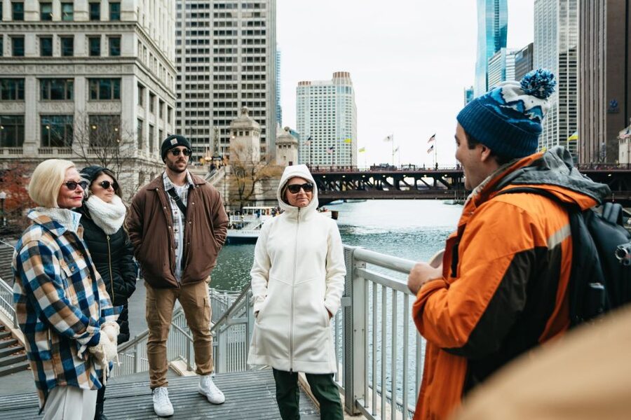 Chicago: Classic Food & Walking Tour with Free Bike or Kayak - Millennium Park and Cloud Gate