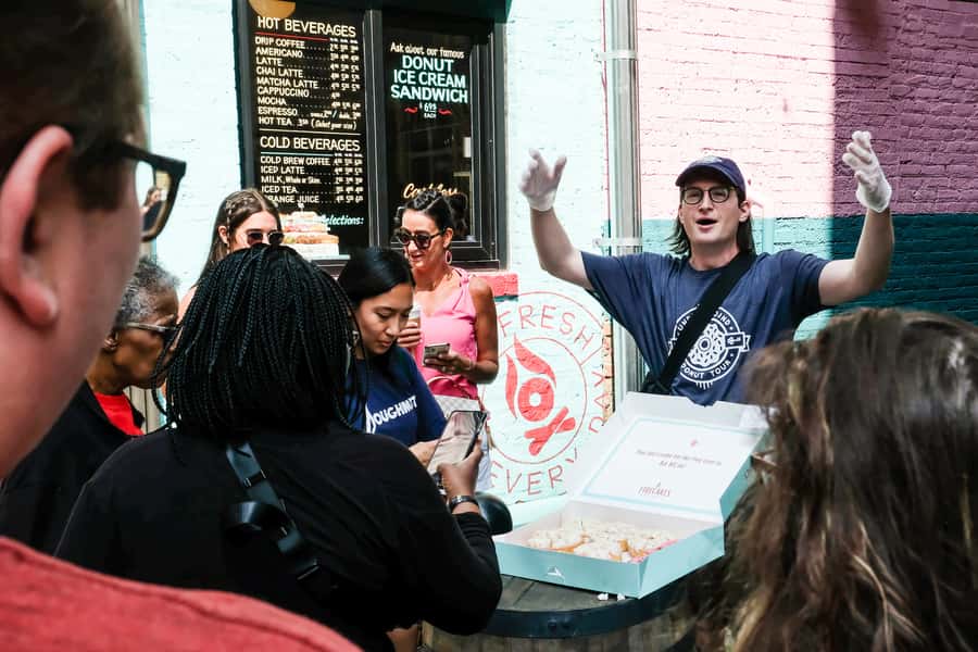 Chicago: Downtown Donut Tour with Tastings - Starting at Doughnut Vault on Franklin Street