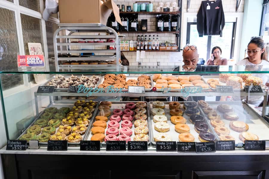 Chicago: Downtown Donut Tour with Tastings - More than a pastry crawl