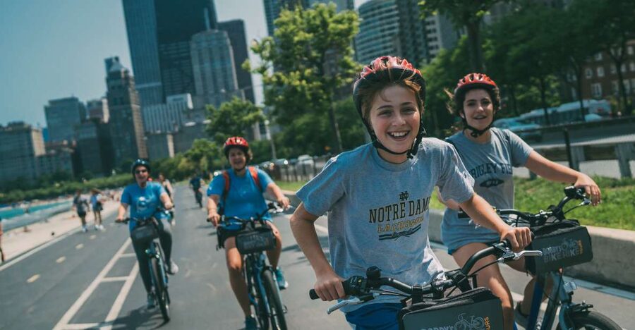 Chicago: Downtown Family Food Tour by Bike with Sightseeing - The guides and the family feel