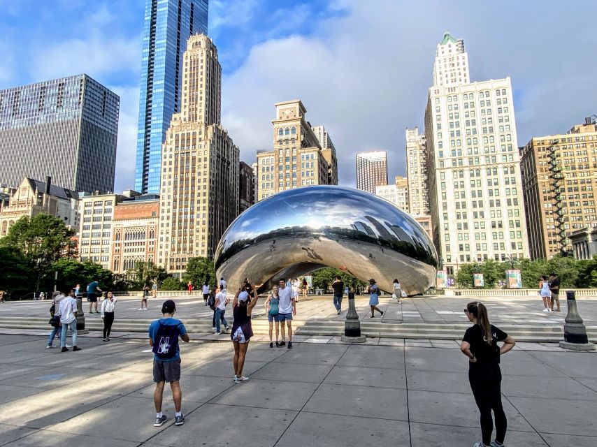 Chicago: Downtown Highlights Running Tour - Meeting at Pioneer Plaza beside Apple