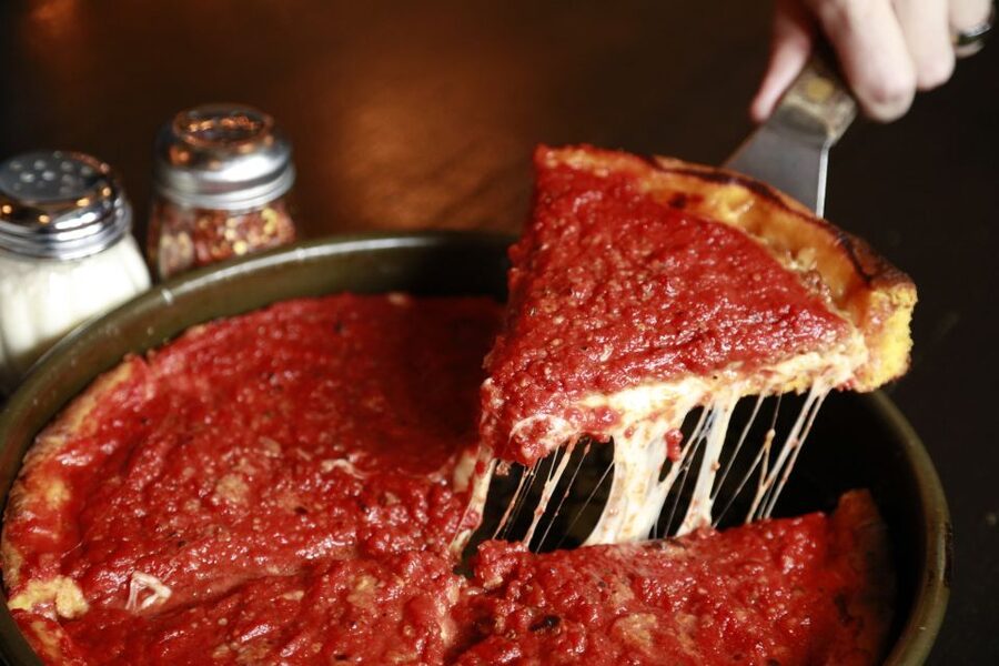 Chicago: Downtown Pizza Guided Walking Tour with Tastings - Key points at a glance