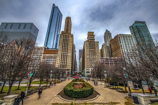 Chicago Food Tour with The Magnificent Mile and Millennium Park - Lou Malnati’s and the first taste of deep-dish pizza