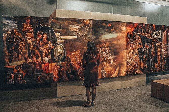 Chicago Foods Tour with The Loop, Skyline, Millennium Park - Cloud Gate gives you Chicago’s most famous photograph