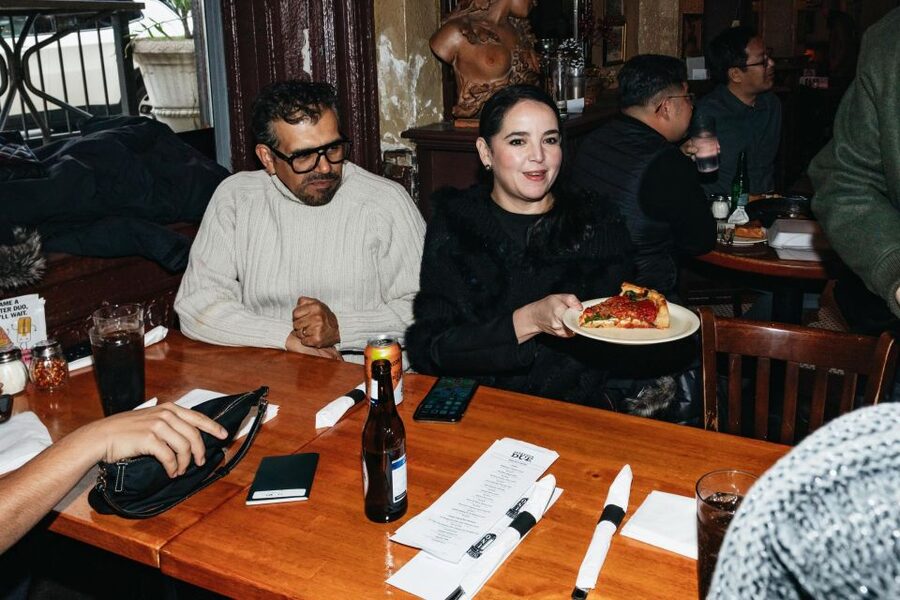 Chicago: Gangsters and Food Tasting Walking Tour - Deep-dish and tavern-style pizza side by side