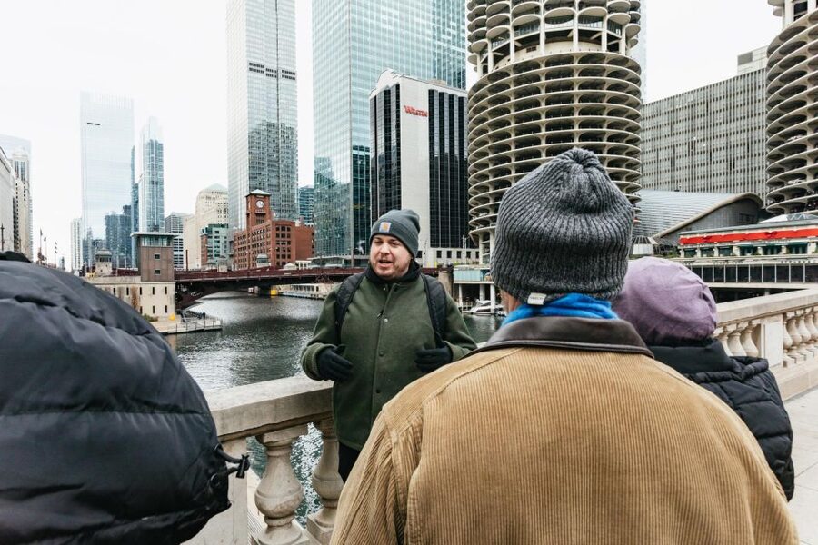 Chicago: Gangsters and Ghosts Guided Walking Tour - Starting beside Hoyt’s Tavern