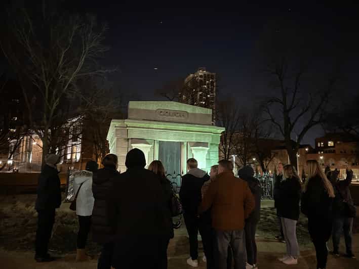 Chicago: Ghost Bus Tour of Haunted Locations - Lincoln Park and the ashes of the Great Chicago Fire