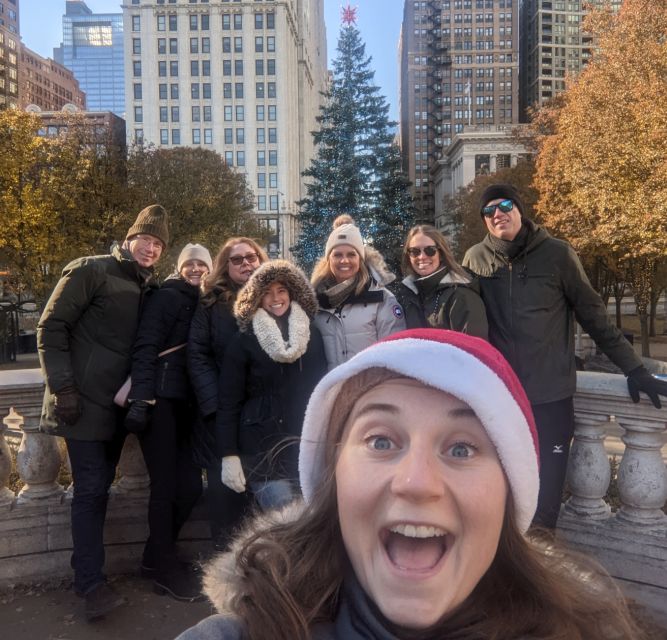 Chicago: Guided Holiday Walking Tour and Food Sampling - State Street lights and Macy’s holiday displays