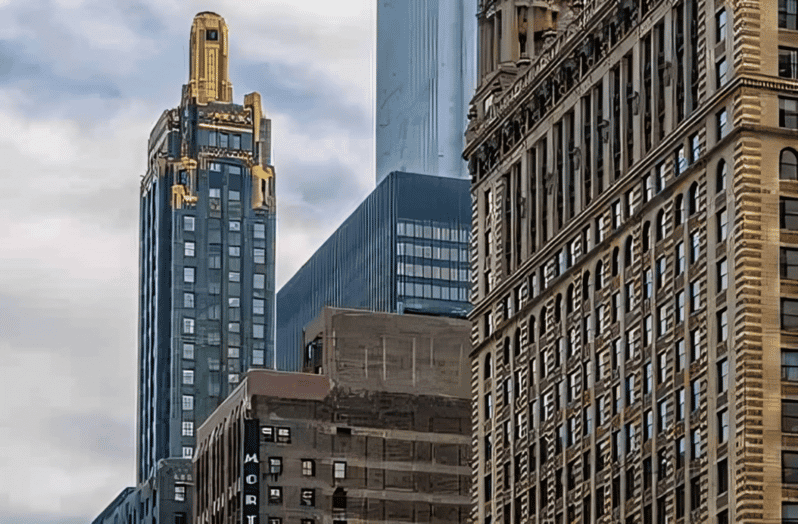 Chicago Highlights Private Walking Tour With A Guide - The Carbide and Carbon Building’s Art Deco polish
