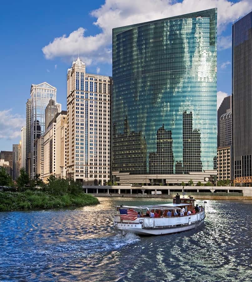 Chicago: Historic Architecture Chicago River Small Boat Tour - Why Chicago looks best from the river