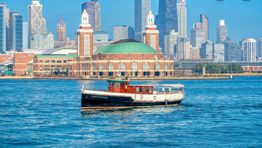 Chicago: Historic Architecture Chicago River Small Boat Tour - Boarding a smaller historic yacht