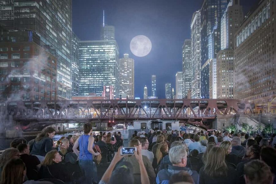 Chicago: Historic Gangsters & Twilight Tales Night Cruise - Why Chicago’s river makes a good setting for darker stories