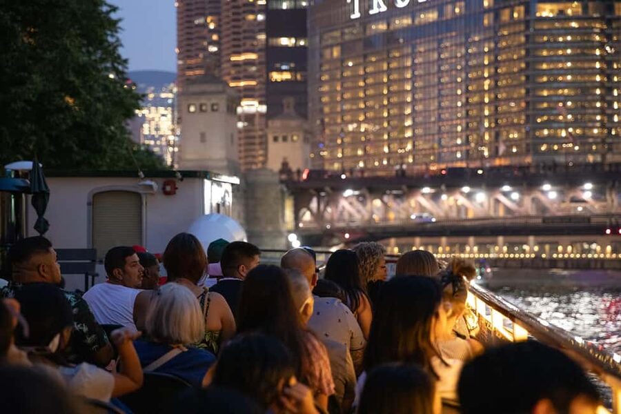 Chicago: Historic Gangsters & Twilight Tales Night Cruise - Merchandise Mart and the city after dark