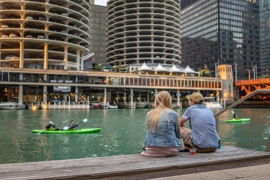 Chicago History and Architecture Walking Tour - What the guides add to the walk