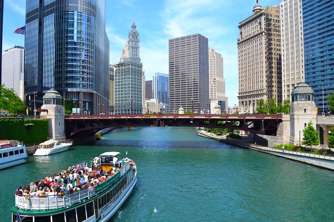 Chicago History and Architecture Walking Tour with Boat Cruise - A coffee pause at the five-story Starbucks Reserve Roastery