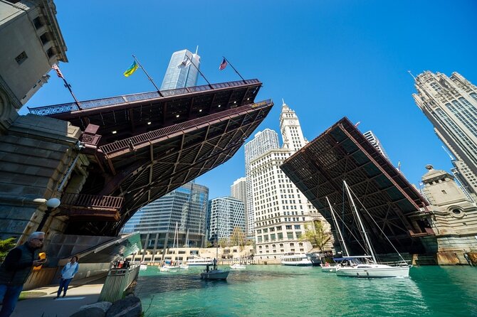 Chicago History and Architecture Walking Tour with Boat Cruise - Arriving at Navy Pier before the cruise