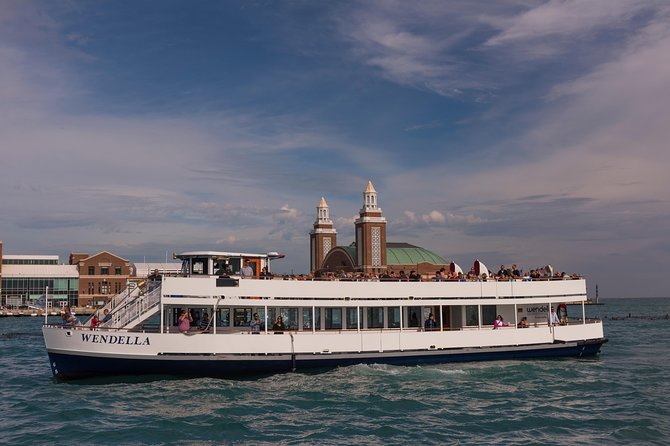 Chicago Lake and River Architecture Tour - Lake Michigan: the skyline opens wide